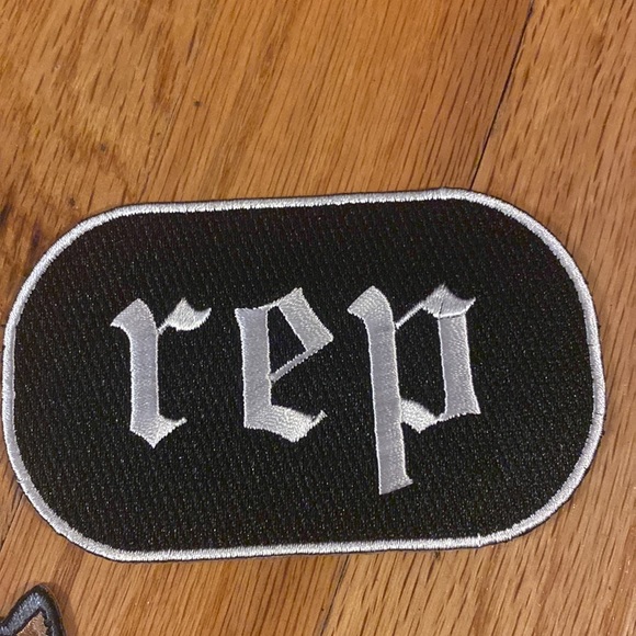 Taylor Swift Reputation tour patches - Picture 2 of 3